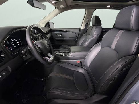 Used 2025 Honda Pilot Touring image 17