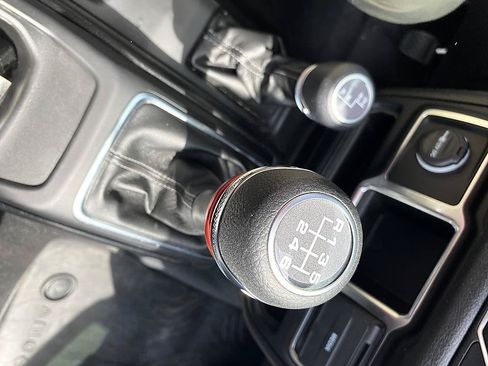 Used 2024 Jeep Gladiator Sport AWD/4WD image 18