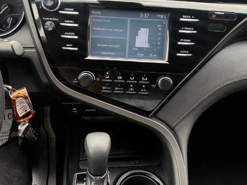 Used 2019 Toyota Camry LE FWD image 27