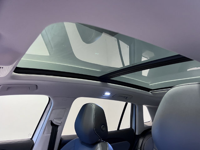 Certified 2026 Volkswagen Tiguan SE FWD image 28