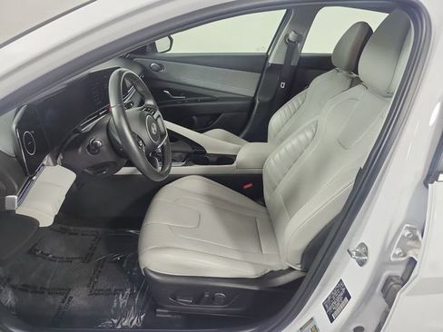 Used 2024 Hyundai Elantra Limited FWD image 4