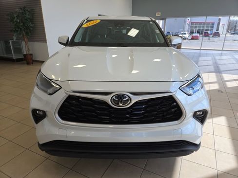 Used 2022 Toyota Highlander LE image 4