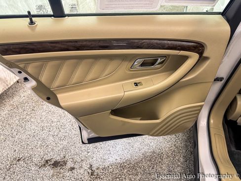 Used 2017 Ford Taurus Limited FWD image 23