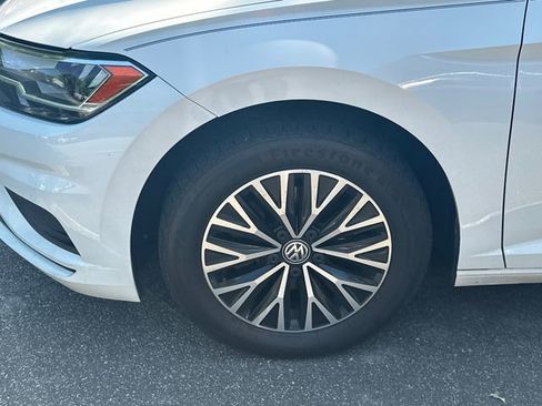 Used 2019 Volkswagen Jetta SE FWD image 4