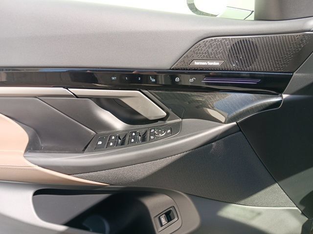 New 2025 BMW 530i xDrive w/ Premium Package AWD/4WD image 17
