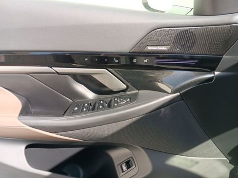 New 2025 BMW 530i xDrive w/ Premium Package image 17