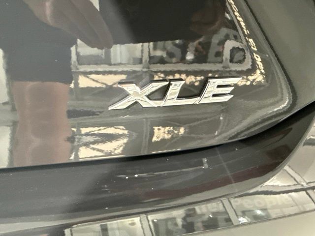 Used 2026 Toyota Camry XLE AWD/4WD image 9