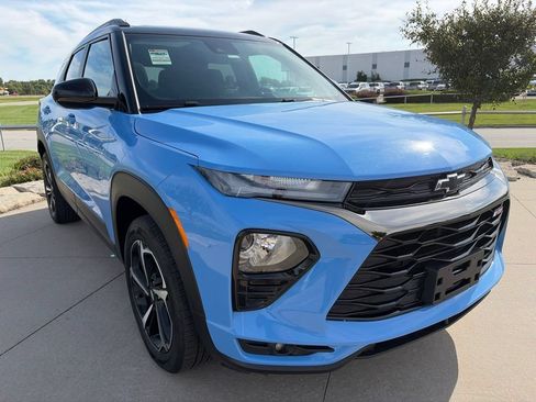 Used 2023 Chevrolet TrailBlazer RS w/ Sun and Liftgate Package AWD/4WD image 2