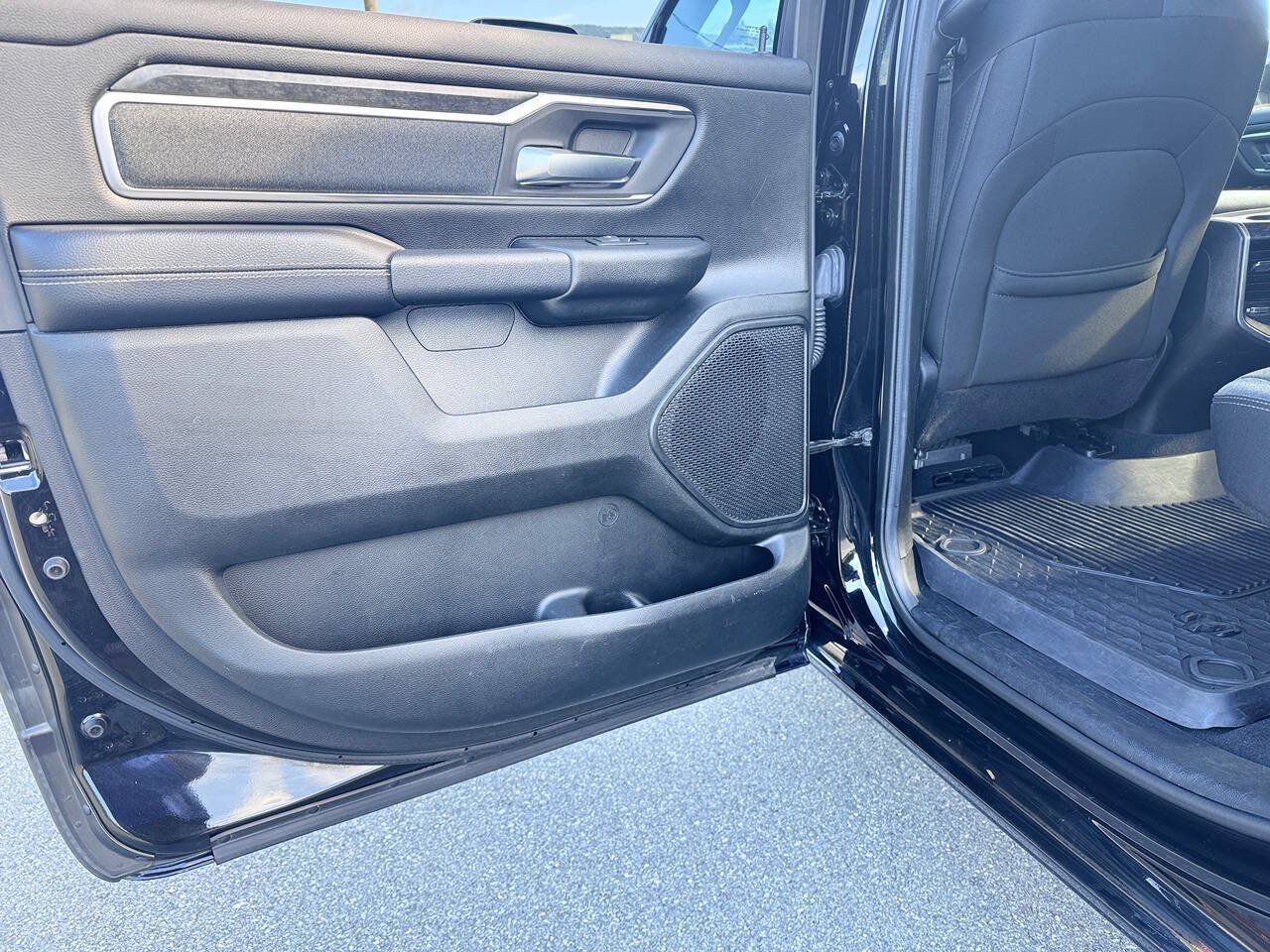 Used 2019 RAM 1500 Big Horn AWD/4WD image 4