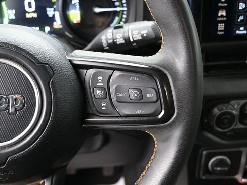 Used 2024 Jeep Wrangler Unlimited w/ Convenience Group image 20