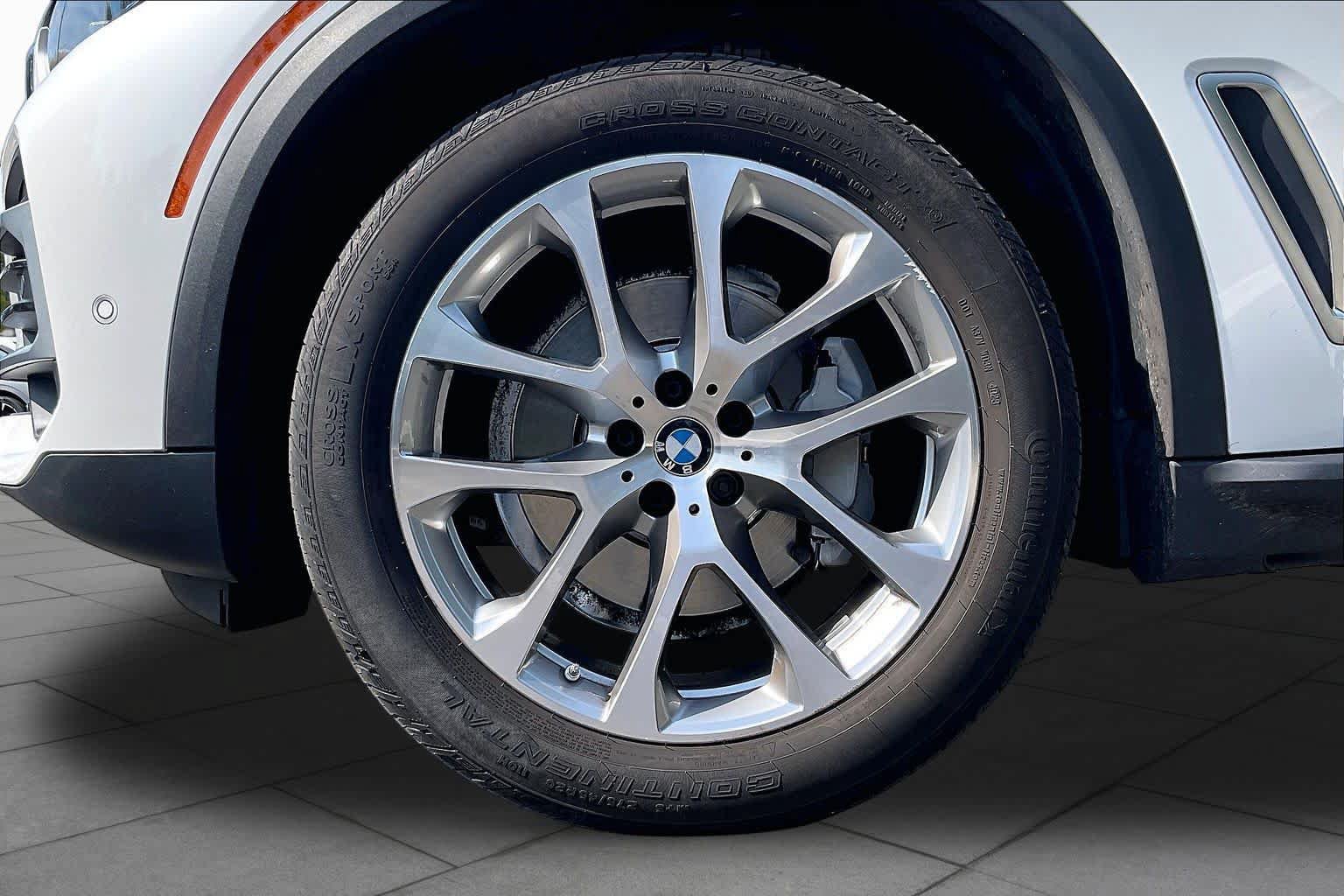 Used 2021 BMW X5 xDrive40i w/ Convenience Package AWD/4WD image 9