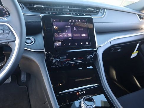 New 2025 Jeep Grand Cherokee L Laredo image 5