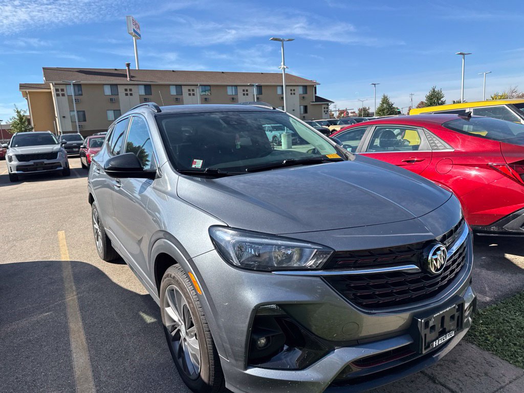Used 2021 Buick Encore GX Select w/ Sport Touring Package FWD image 2