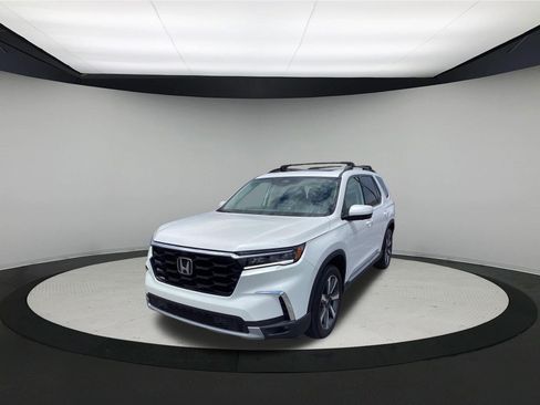 Used 2025 Honda Pilot Elite image 4