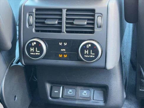 New 2025 Land Rover Discovery Dynamic SE AWD/4WD image 12