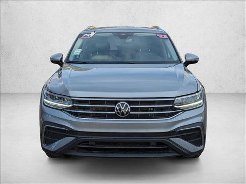 Used 2022 Volkswagen Tiguan SE AWD/4WD image 2