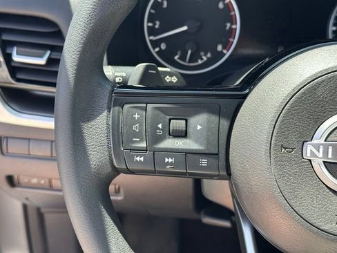 Used 2022 Nissan Rogue SV AWD/4WD image 18