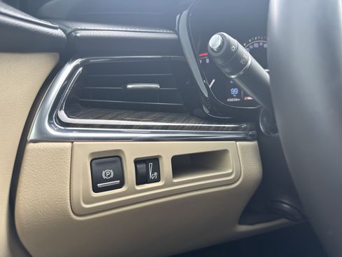 Used 2018 Cadillac XT5 Premium Luxury FWD image 30