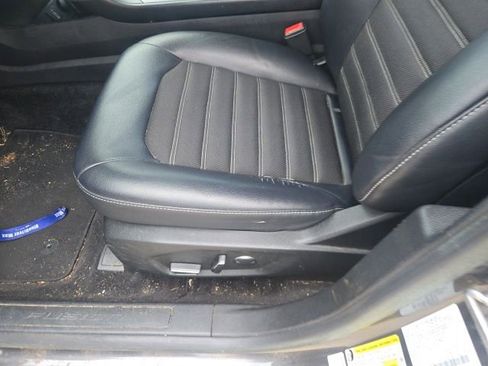 Used 2018 Ford Fusion SE w/ Equipment Group 201A FWD image 7