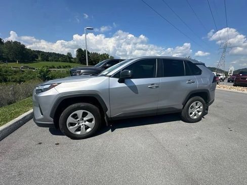 Used 2024 Toyota RAV4 LE FWD image 4