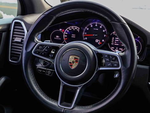 Used 2021 Porsche Cayenne S image 9