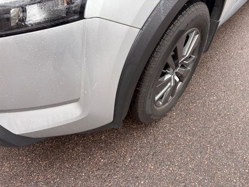 Used 2023 Nissan Pathfinder SV AWD/4WD image 9