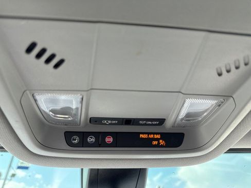 Used 2021 GMC Acadia SLE w/ Driver Convenience Package FWD image 28