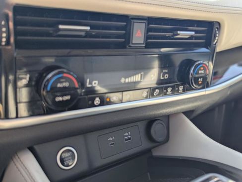 Used 2023 Nissan Rogue SL AWD/4WD image 24