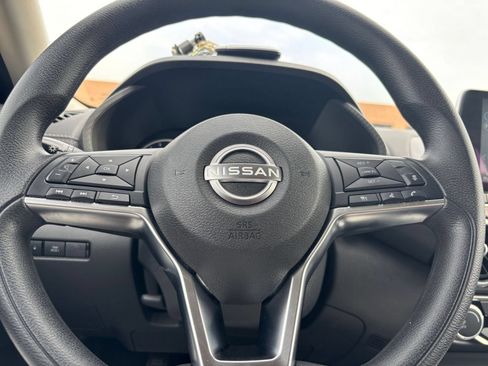 Used 2025 Nissan Sentra SV FWD image 25