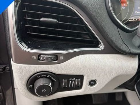 Used 2019 Jeep Cherokee Limited FWD image 14