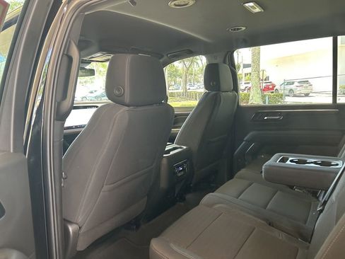 Used 2025 Chevrolet Suburban LS RWD image 39