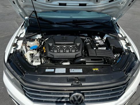Used 2018 Volkswagen Passat 2.0T SE FWD image 39