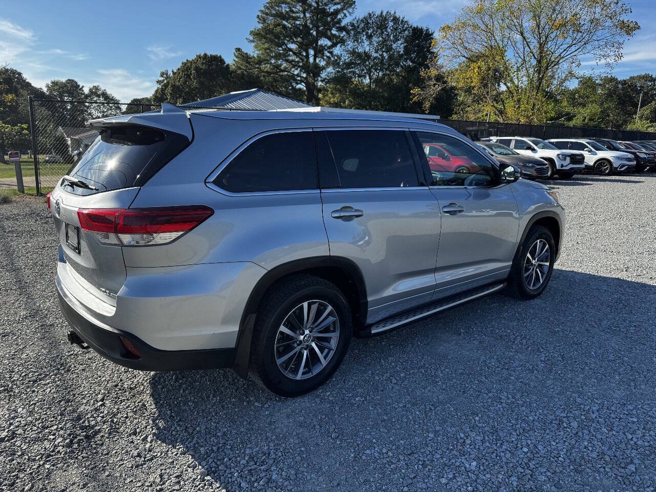 Used 2017 Toyota Highlander XLE AWD/4WD image 7