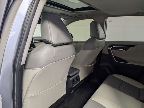 Used 2019 Toyota RAV4 Limited w/ Cold Weather Package FWD image 15