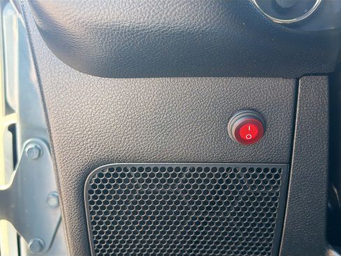 Used 2015 Jeep Wrangler Unlimited Sahara w/ Connectivity Group AWD/4WD image 16