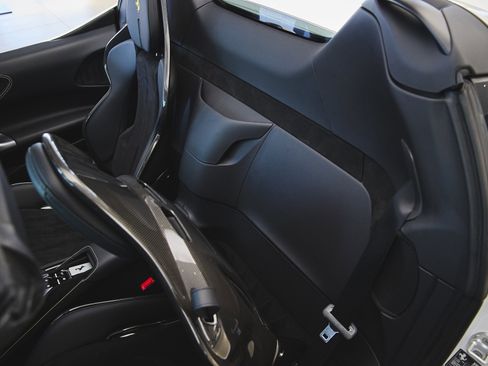 Used 2024 Ferrari SF90 Spider image 23