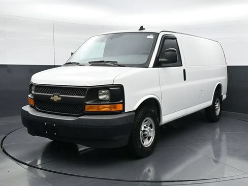 Used 2017 Chevrolet Express 2500 RWD image 5