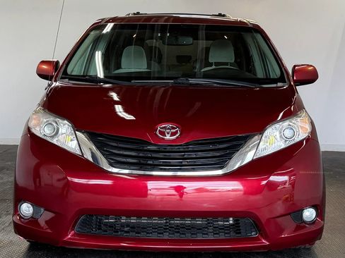 Used 2011 Toyota Sienna LE FWD image 3