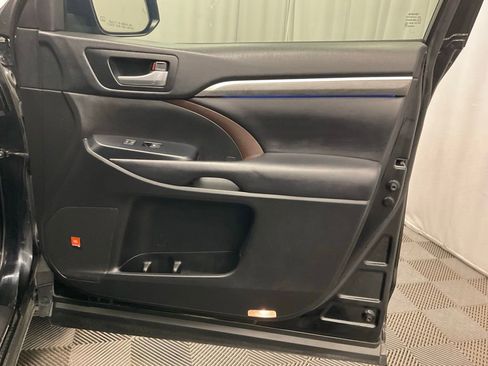 Used 2018 Toyota Highlander Limited Platinum AWD/4WD image 32