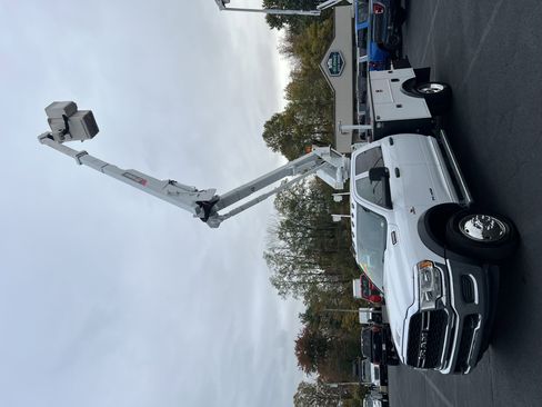 Used 2019 RAM 5500 Tradesman w/ Chrome Appearance Group image 8