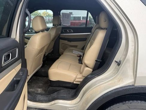 Used 2017 Ford Explorer XLT w/ Equipment Group 202A AWD/4WD image 16