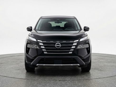 Used 2025 Nissan Rogue SV FWD image 2