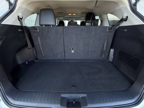 Used 2022 Toyota Highlander XLE FWD image 29