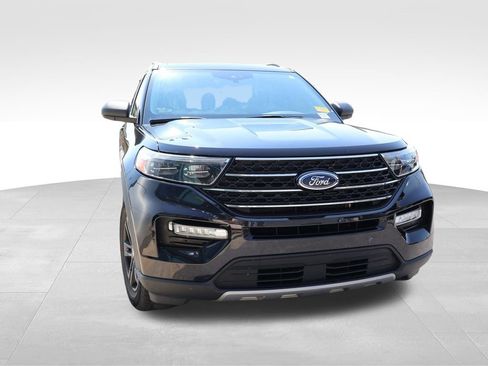 Used 2021 Ford Explorer XLT w/ Equipment Group 202A AWD/4WD image 8