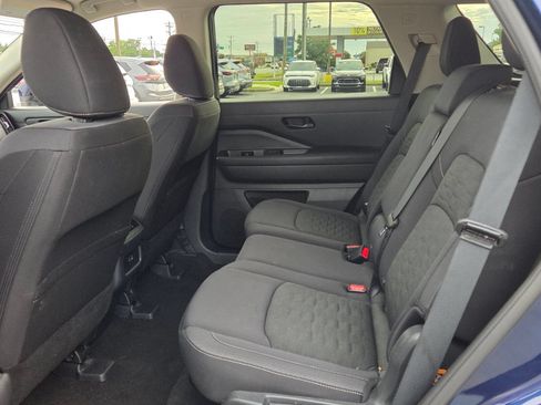 Used 2025 Nissan Pathfinder SV FWD image 6
