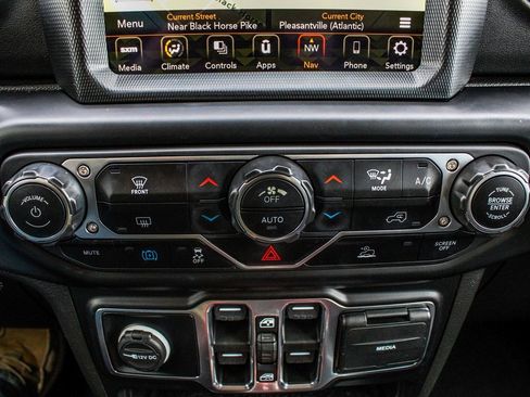 Used 2023 Jeep Wrangler Unlimited Sahara image 23