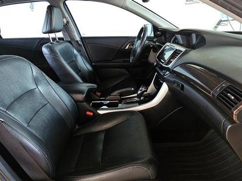 Used 2016 Honda Accord Touring image 16