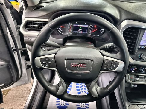 Used 2023 GMC Acadia SLT image 17