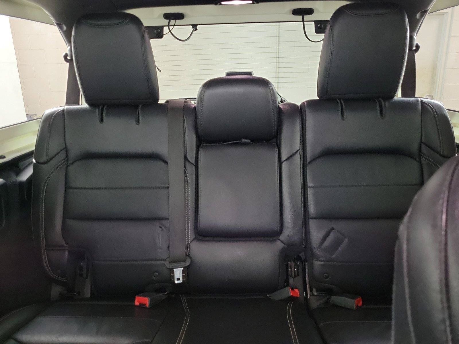 Used 2018 Jeep Wrangler Unlimited Sahara w/ Dual Top Group AWD/4WD image 13