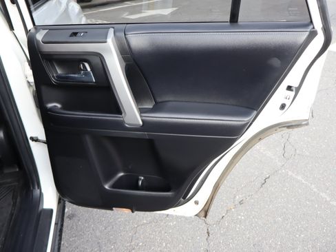 Used 2019 Toyota 4Runner SR5 Premium AWD/4WD image 34